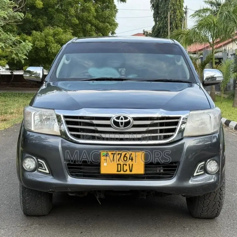 Toyota Hilux SR 4x4 2014 Gray