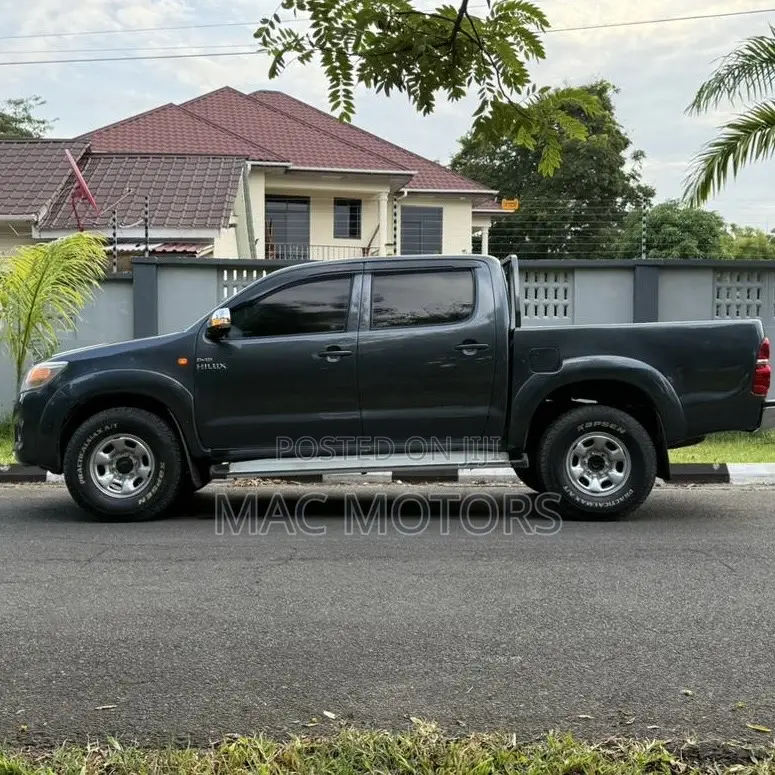 Toyota Hilux SR 4x4 2014 Gray