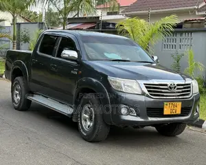 Toyota Hilux SR 4x4 2014 Gray