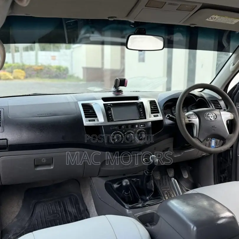 Toyota Hilux SR 4x4 2014 Gray