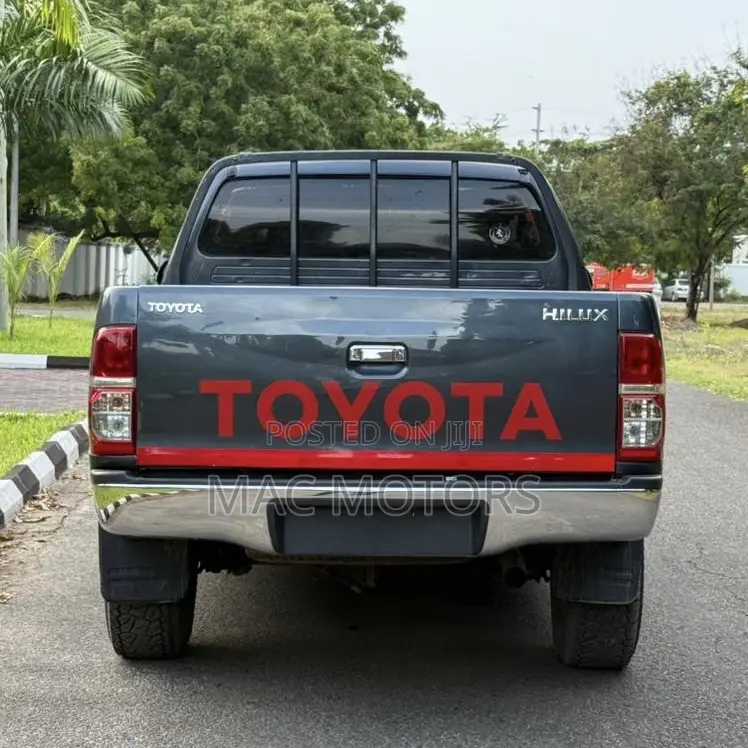 Toyota Hilux SR 4x4 2014 Gray