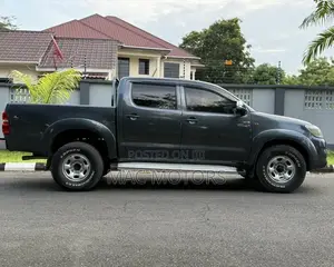 Toyota Hilux SR 4x4 2014 Gray