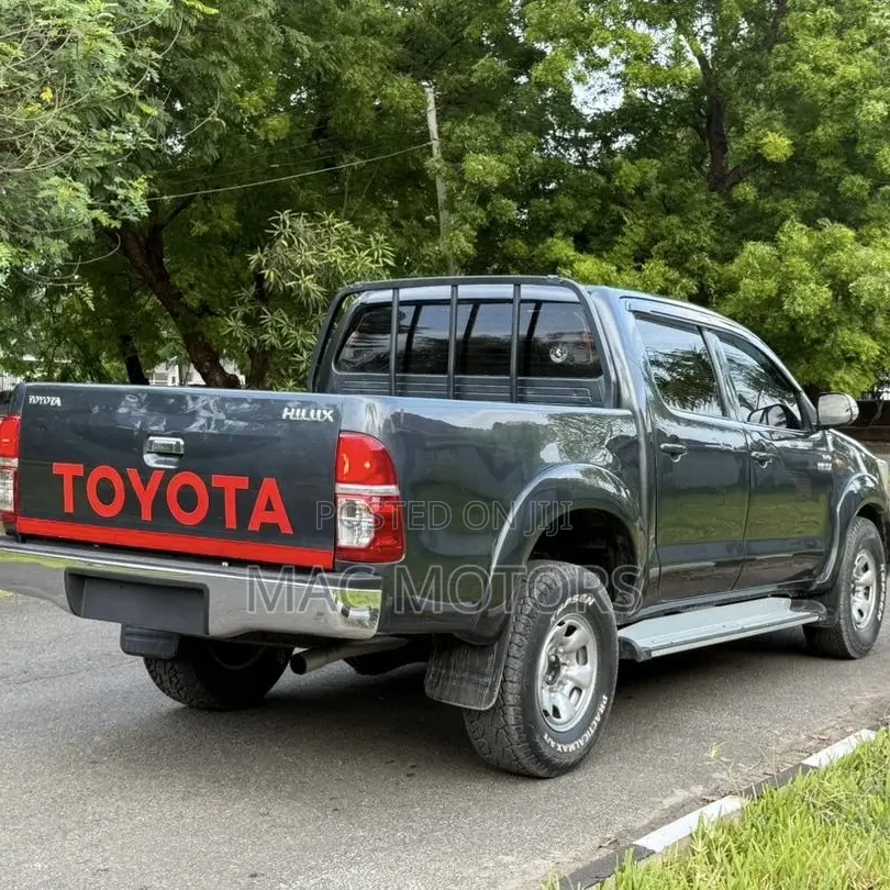 Toyota Hilux SR 4x4 2014 Gray