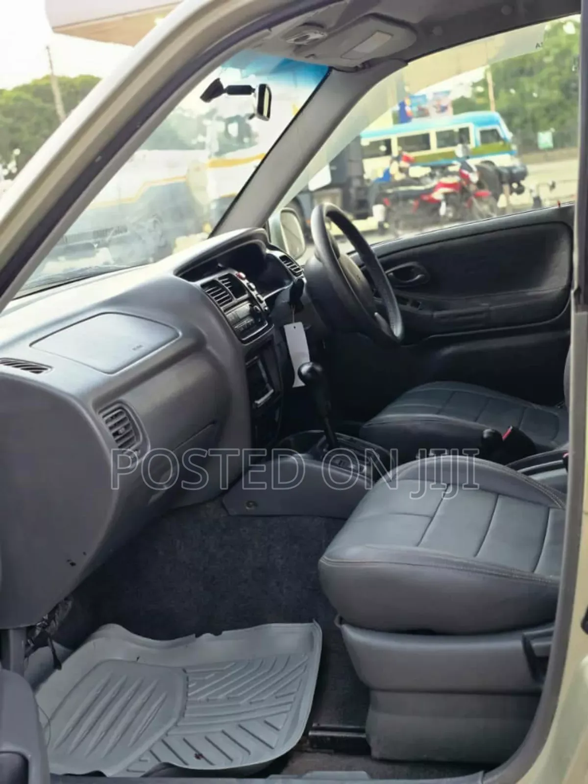 Suzuki Escudo 2005 Silver