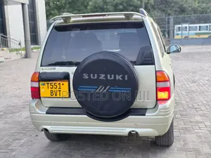 Suzuki Escudo 2005 Silver