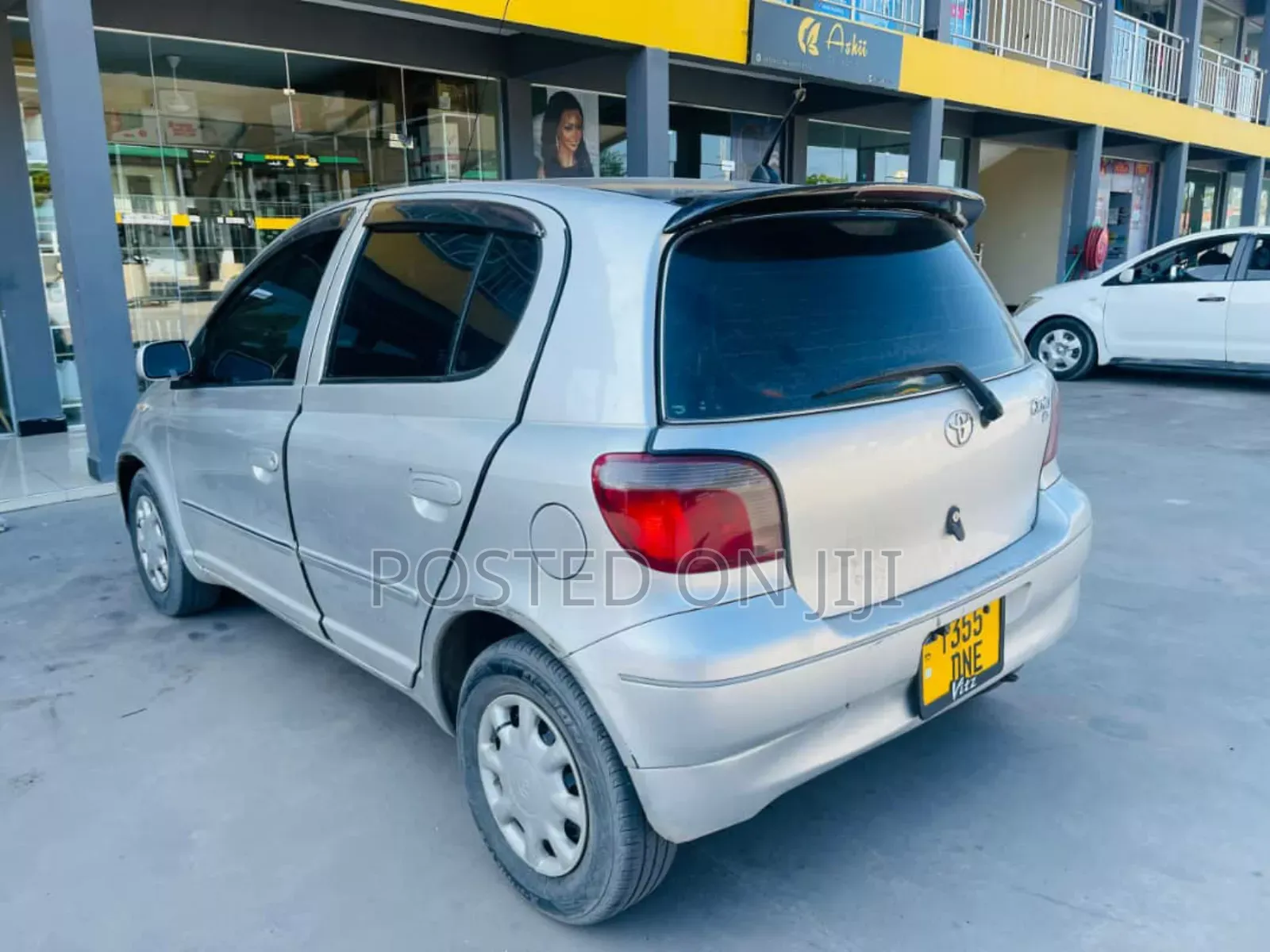 Toyota Vitz 2002 Silver