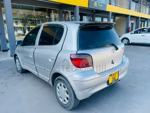 Toyota Vitz 2002 Silver