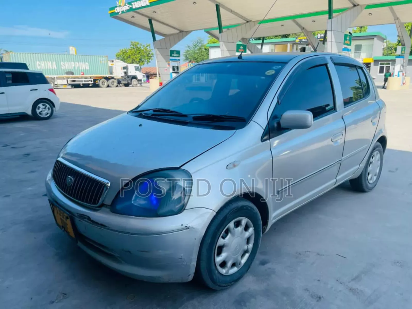 Toyota Vitz 2002 Silver