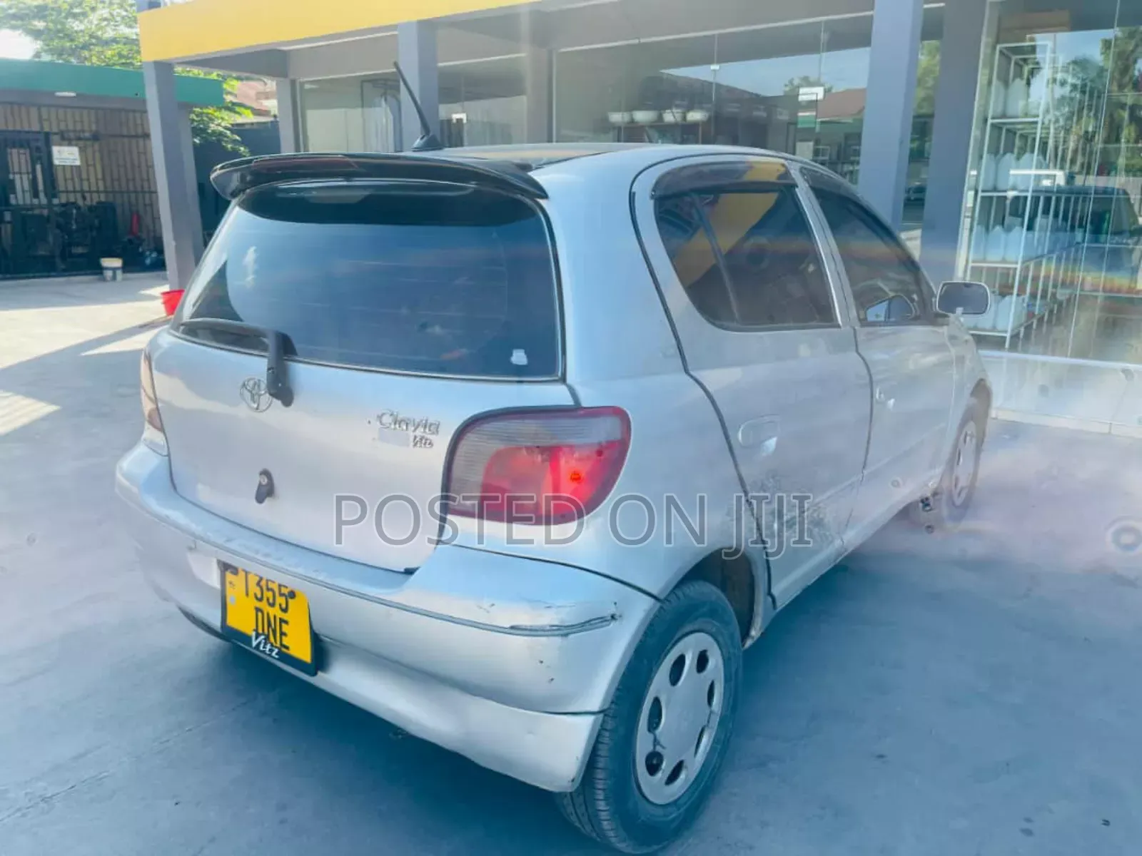 Toyota Vitz 2002 Silver