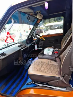 Toyota HiAce 2010 Red