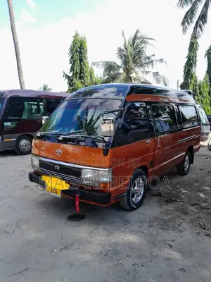 Toyota HiAce 2010 Red