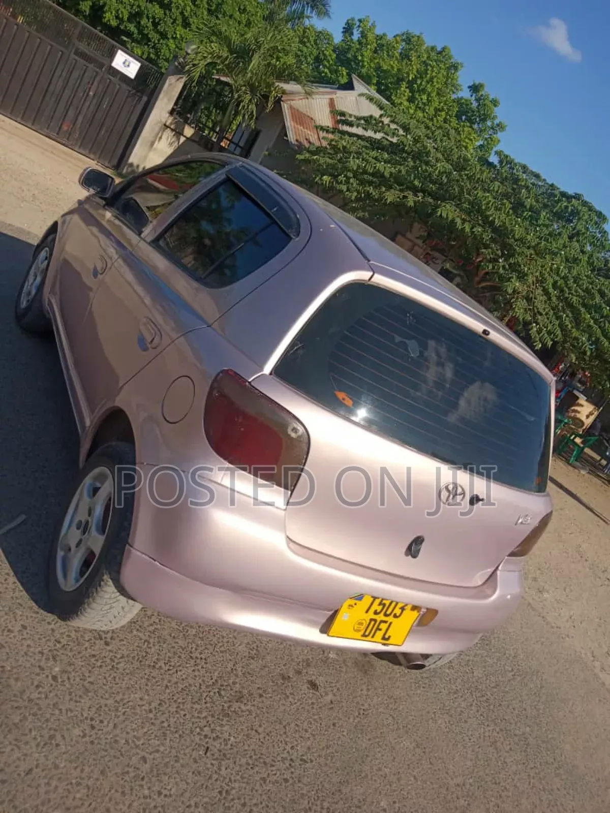 Toyota Vitz 2002 Pink