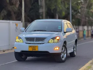 Toyota Harrier 2005 White