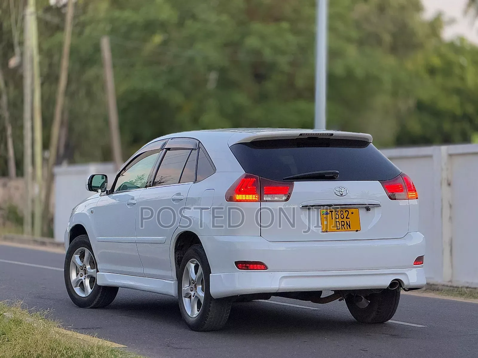 Toyota Harrier 2005 White