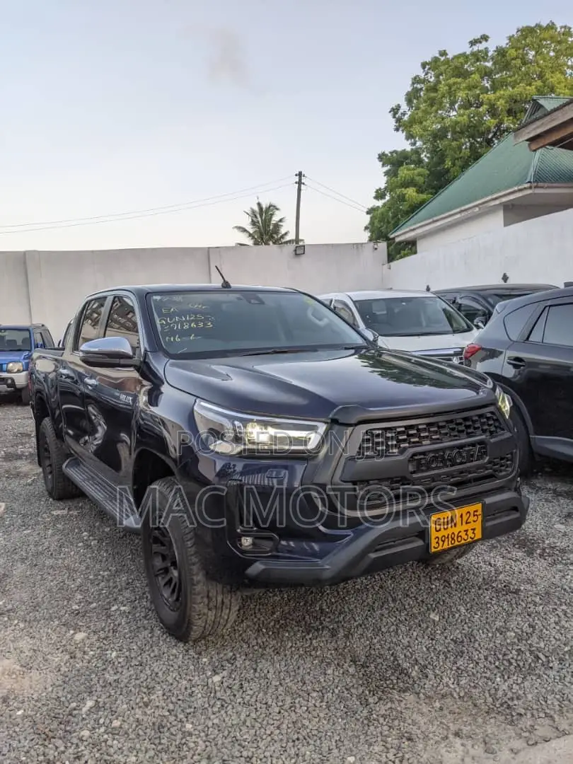 Toyota Hilux 2022 Blue