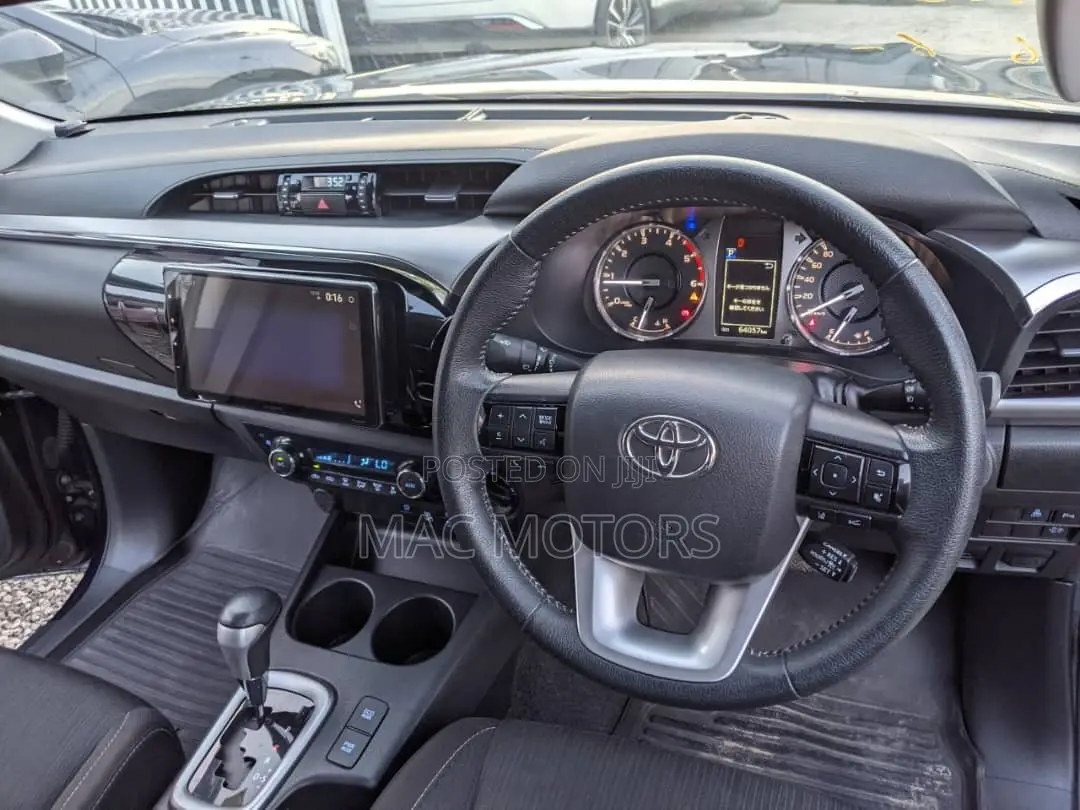 Toyota Hilux 2022 Blue
