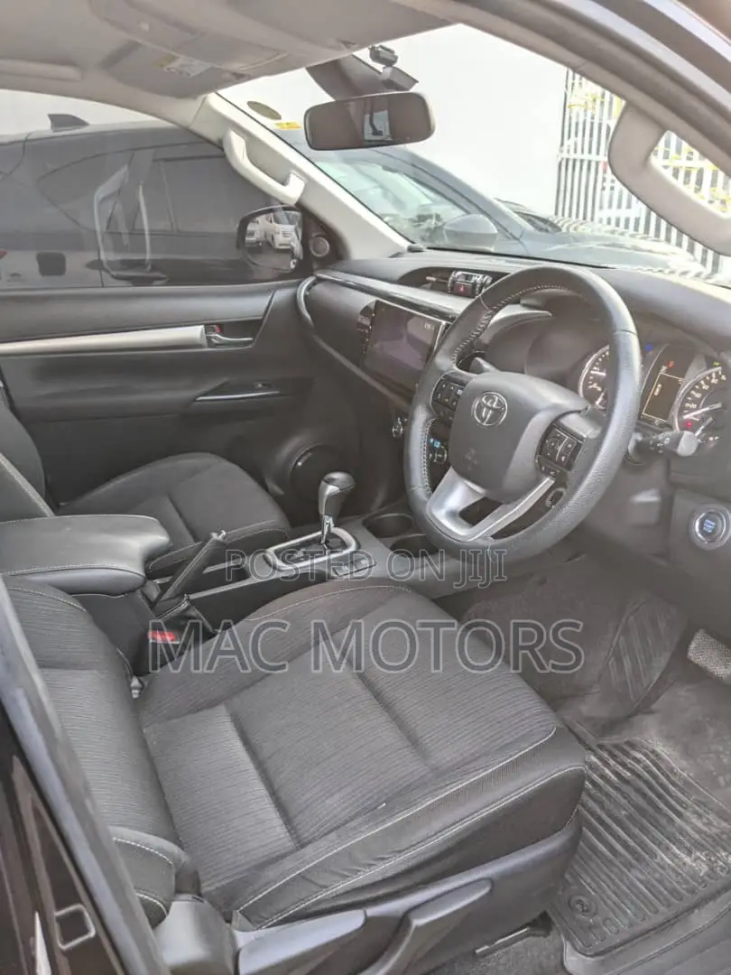 Toyota Hilux 2022 Blue