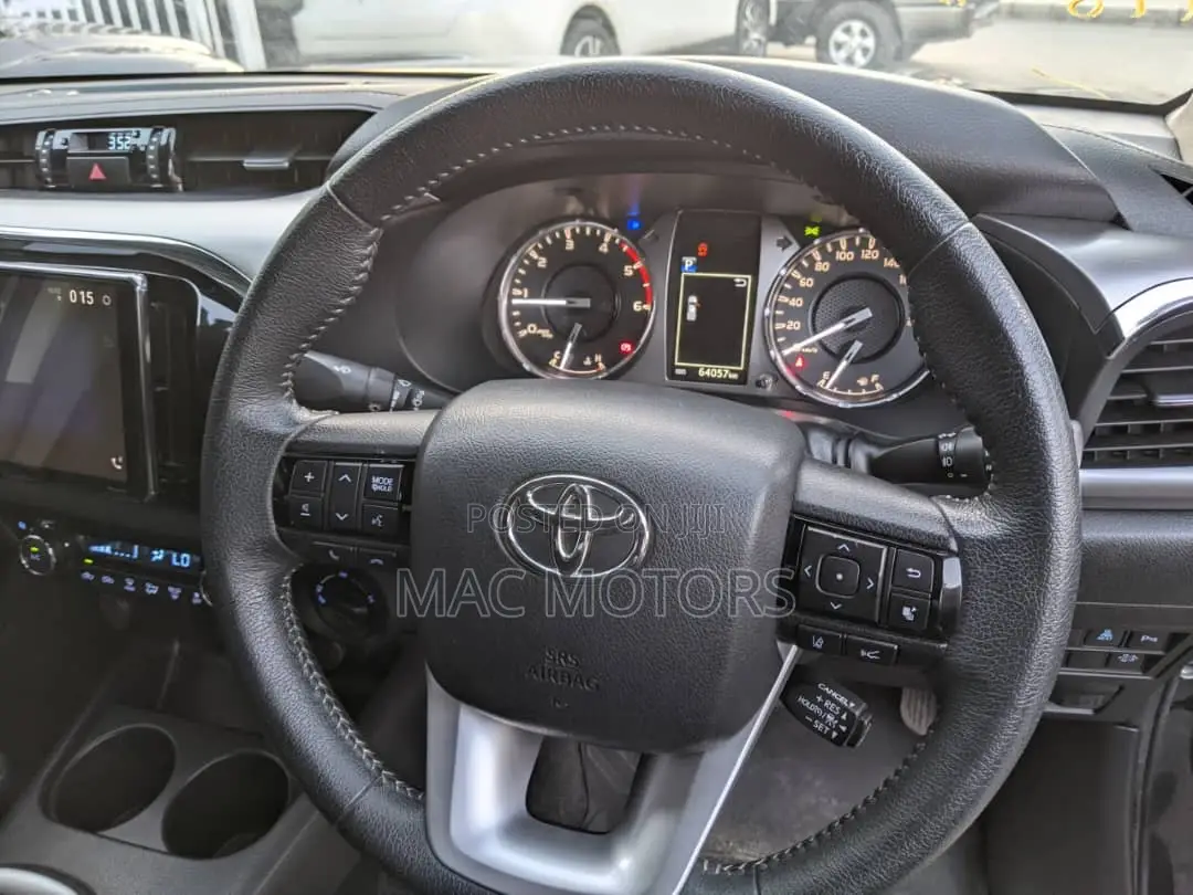 Toyota Hilux 2022 Blue