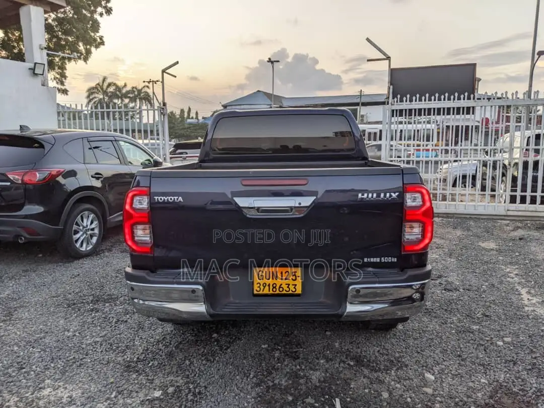 Toyota Hilux 2022 Blue