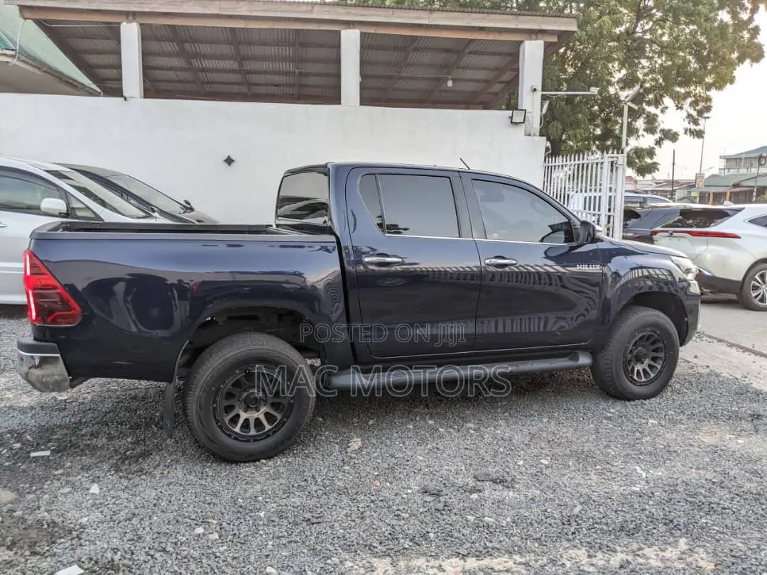 Toyota Hilux 2022 Blue