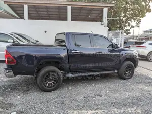 Toyota Hilux 2022 Blue