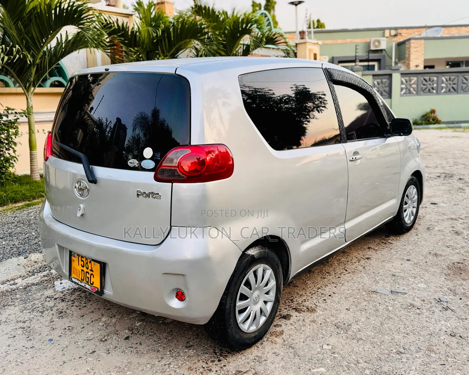 Toyota Porte 2005 Silver