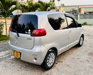 Toyota Porte 2005 Silver