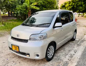 Toyota Porte 2005 Silver