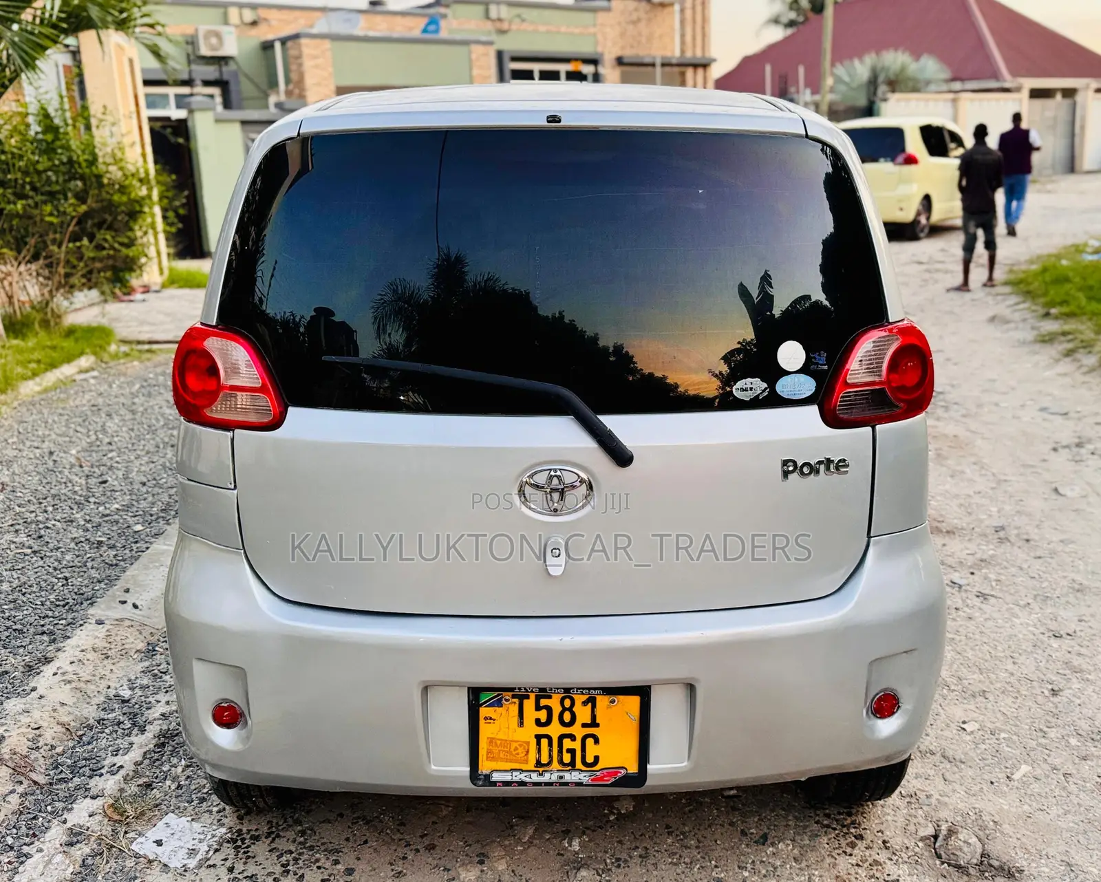 Toyota Porte 2005 Silver
