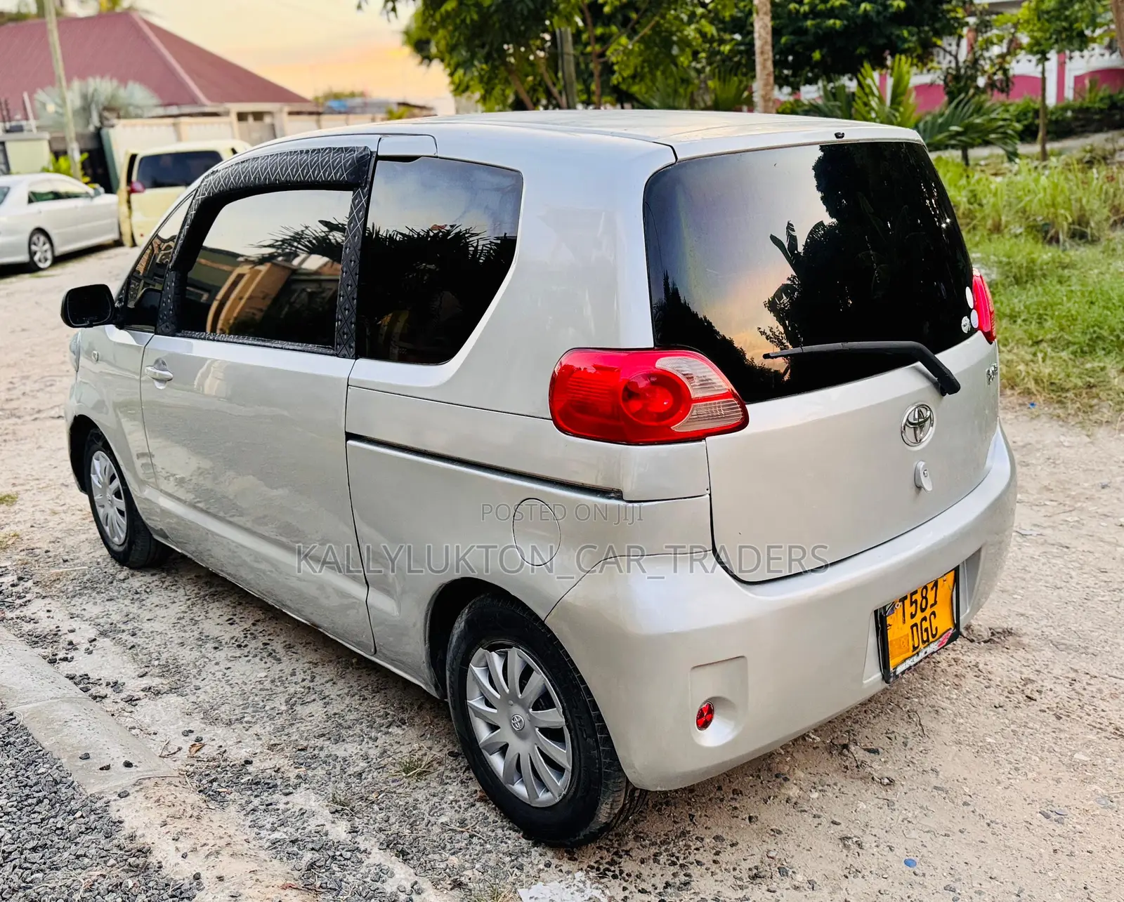 Toyota Porte 2005 Silver