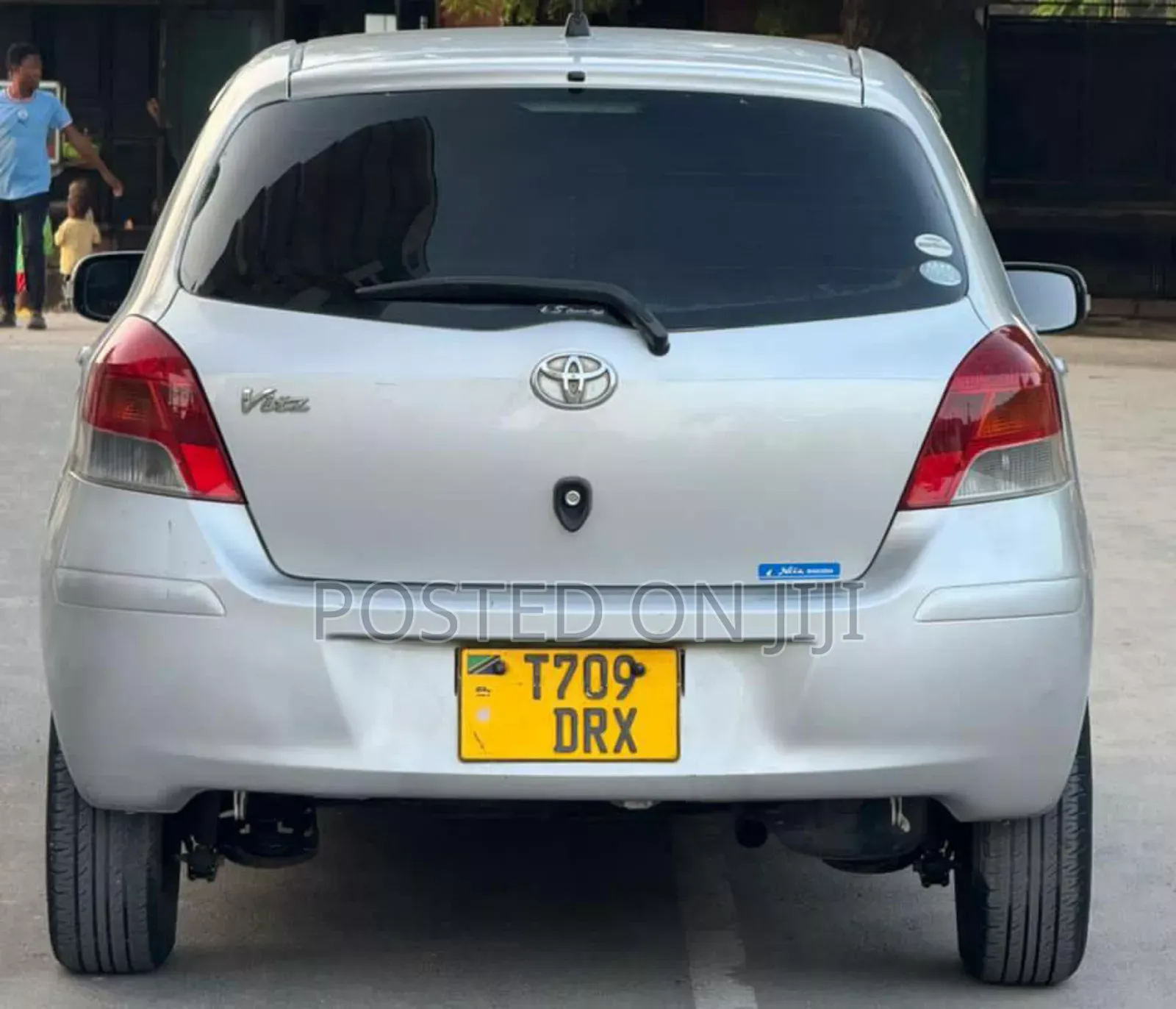 Toyota Vitz 2009 Silver