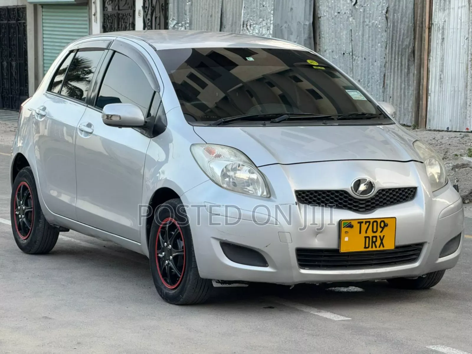 Toyota Vitz 2009 Silver