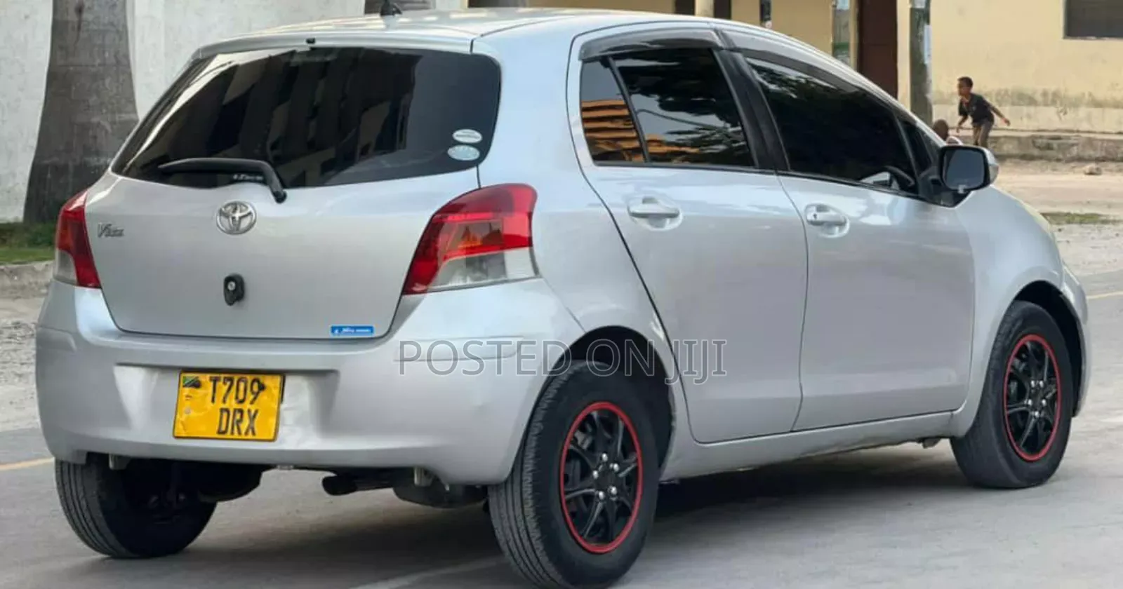 Toyota Vitz 2009 Silver