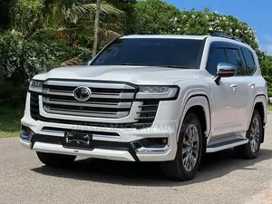 Toyota Land Cruiser 2023 Off white