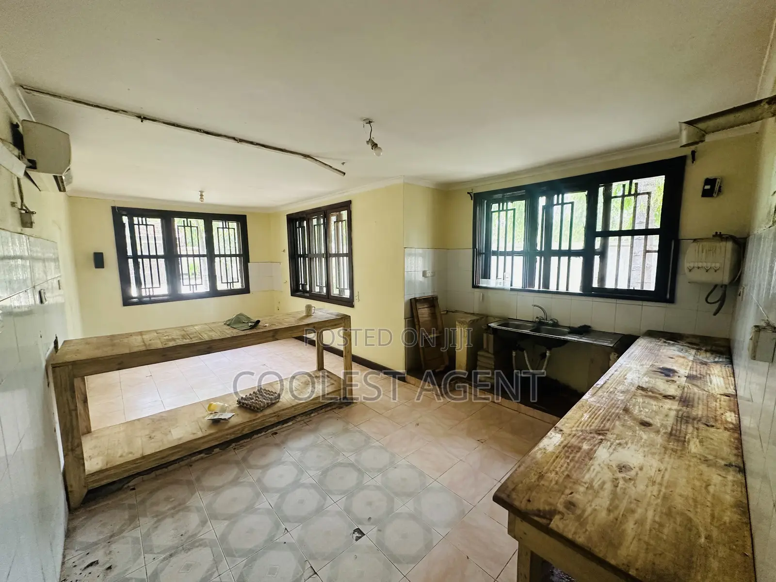 5bdrm Duplex in Mbezibeach, Kinondoni for rent