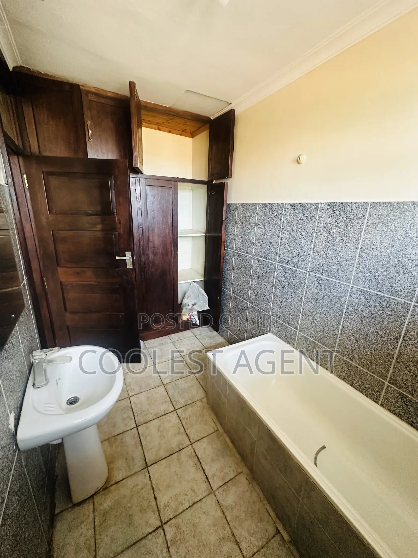 5bdrm Duplex in Mbezibeach, Kinondoni for rent