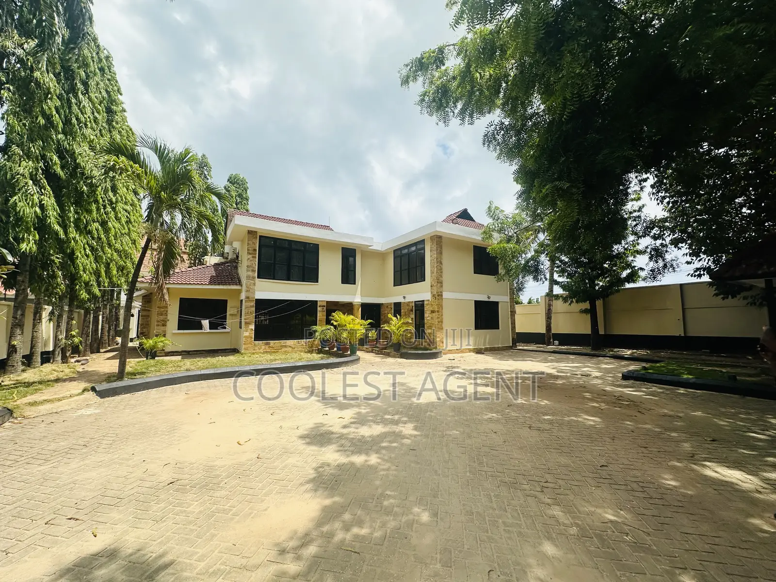 5bdrm Duplex in Mbezibeach, Kinondoni for rent