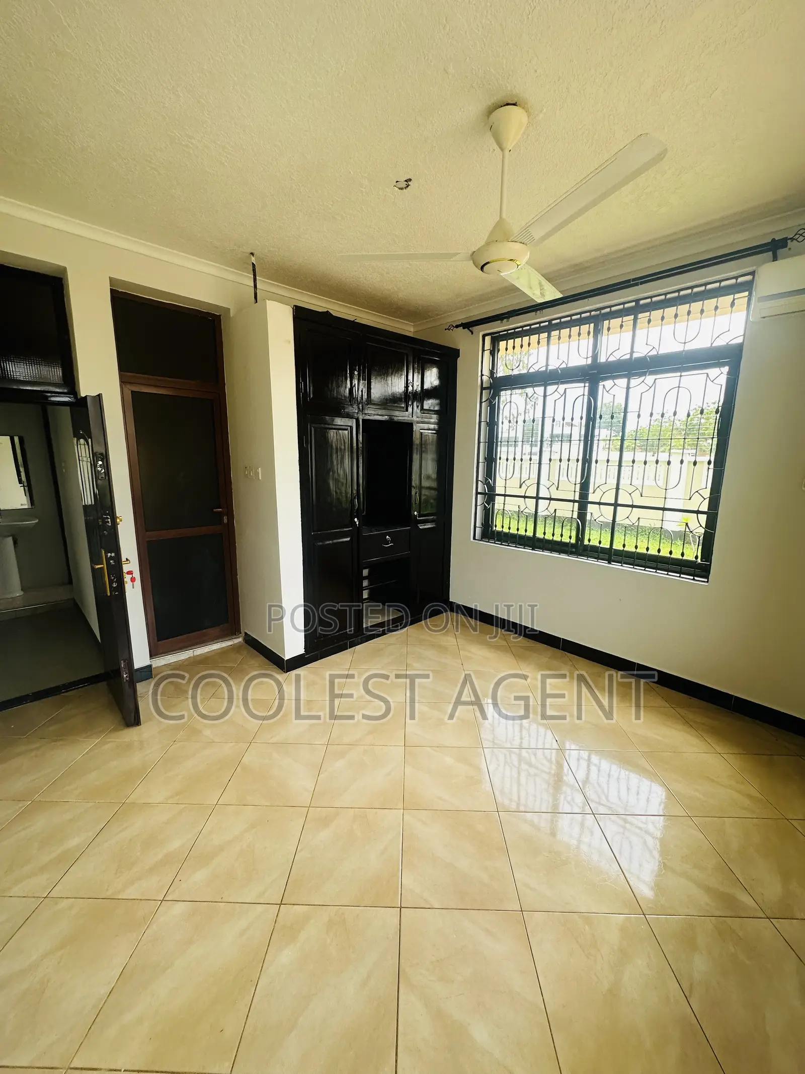 4bdrm Bungalow in Mbezibeach, Kinondoni for rent