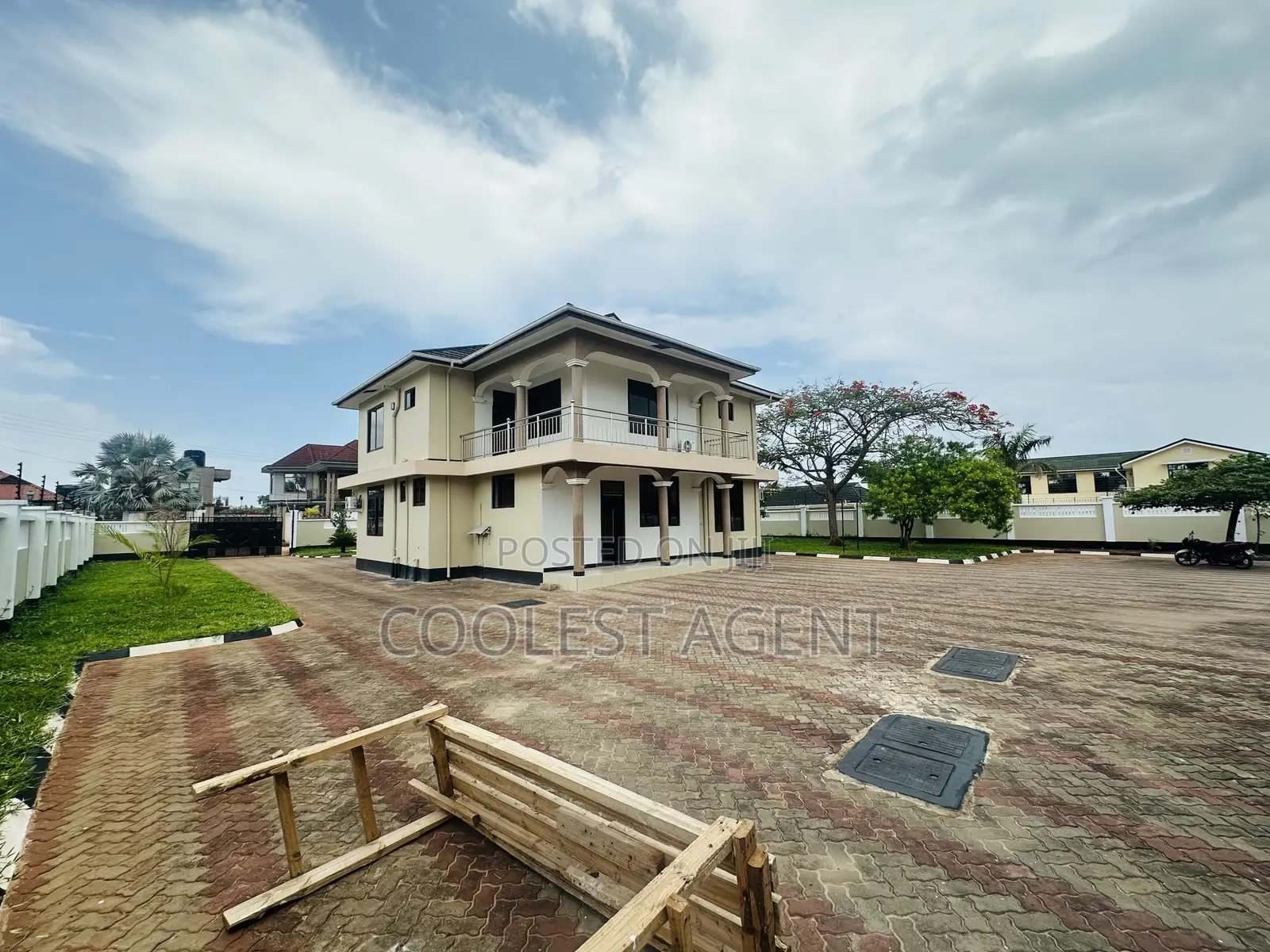 4bdrm Bungalow in Mbezibeach, Kinondoni for rent