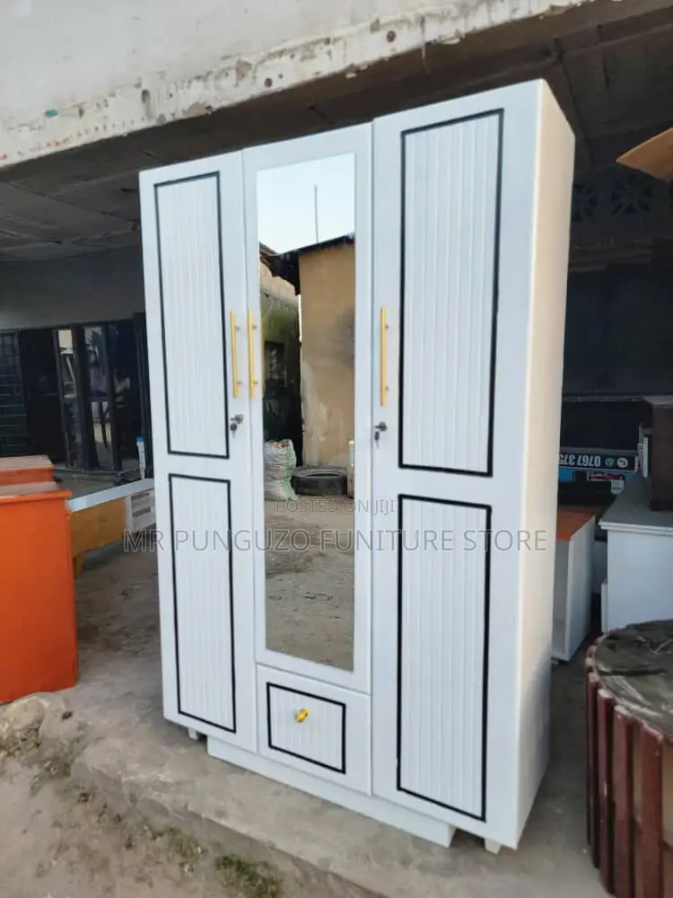 Kabati Milango Mitatu Classic White