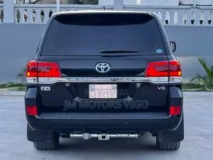 Toyota Land Cruiser 4.6 V8 ZX 2017 Black