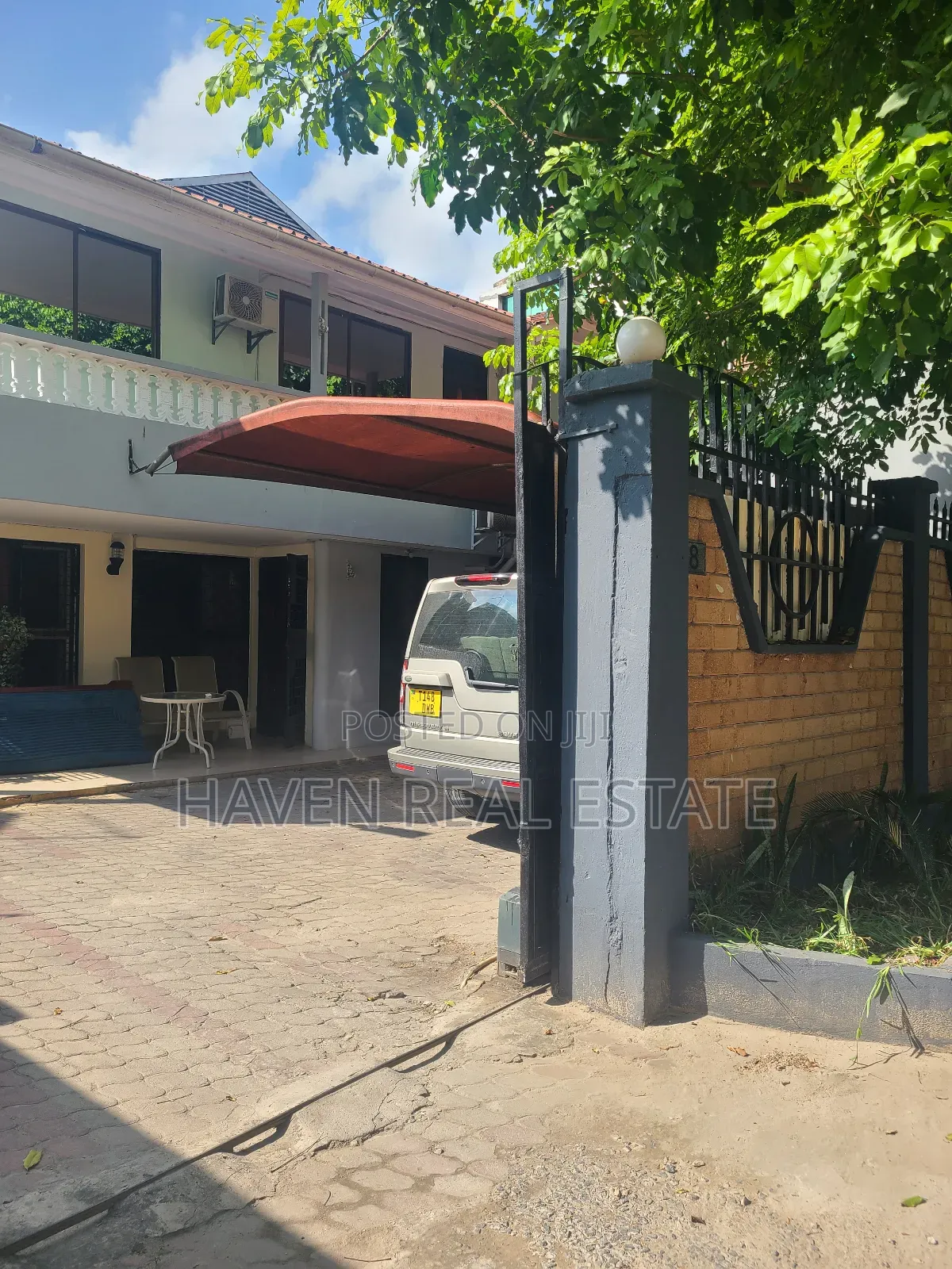 11bdrm House in Ada Estate for sale