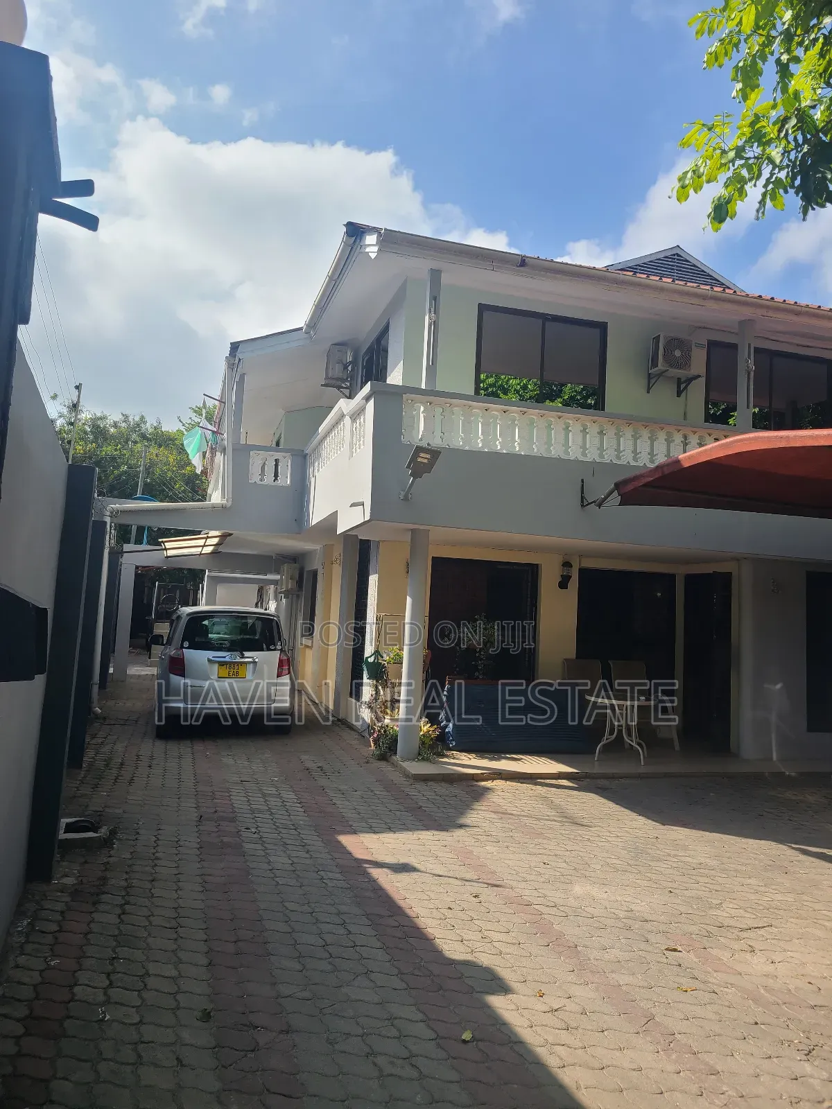11bdrm House in Ada Estate for sale
