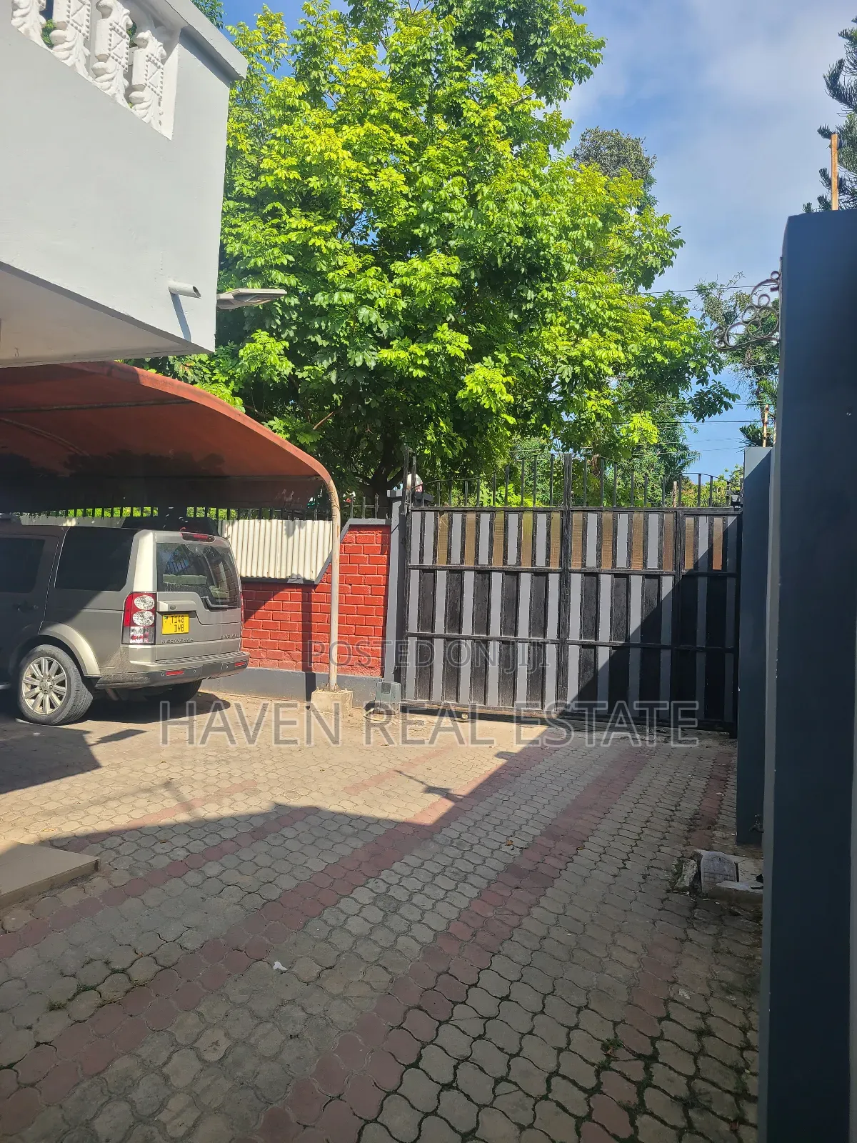 11bdrm House in Ada Estate for sale