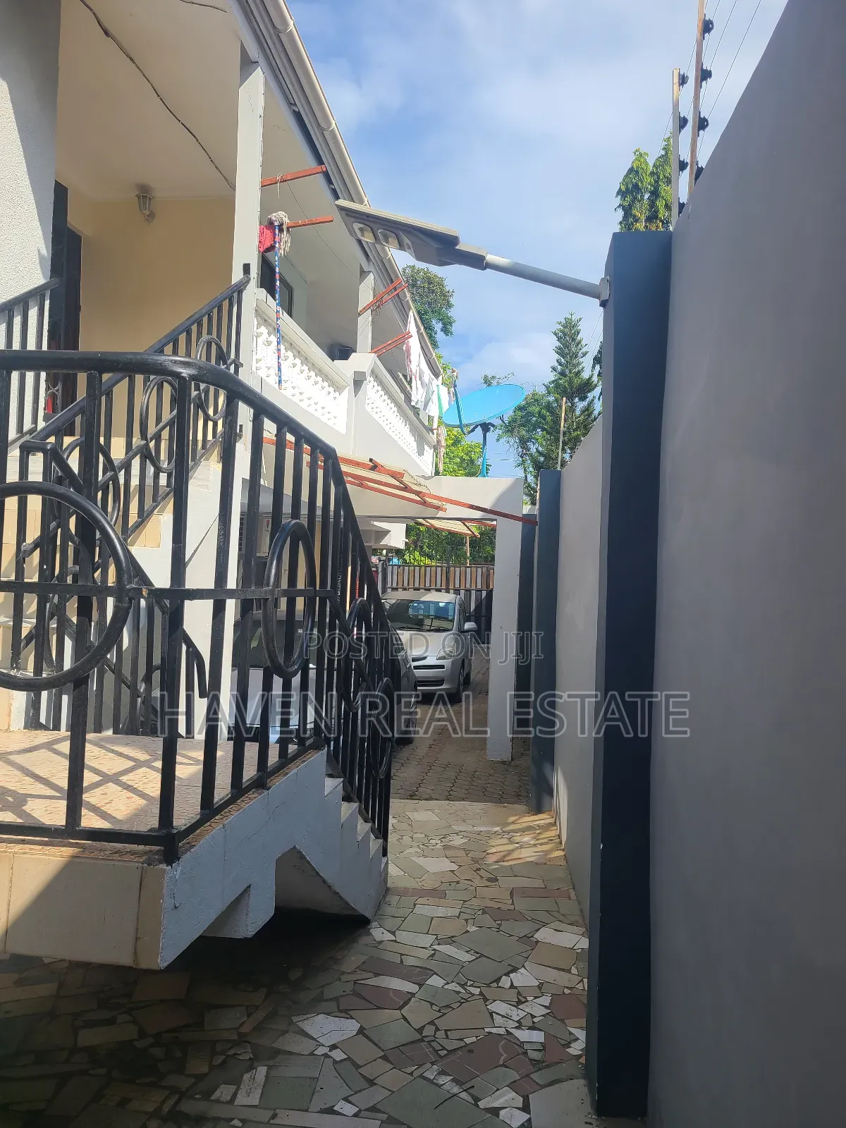 11bdrm House in Ada Estate for sale