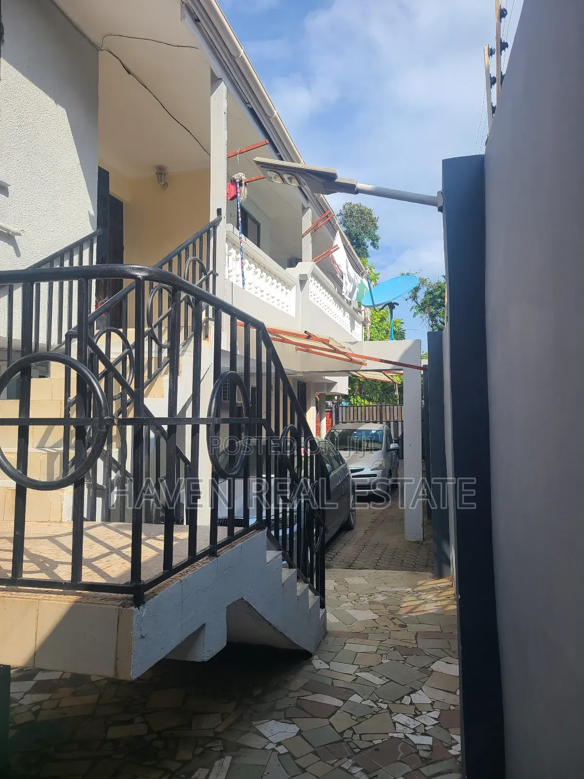 11bdrm House in Ada Estate for sale
