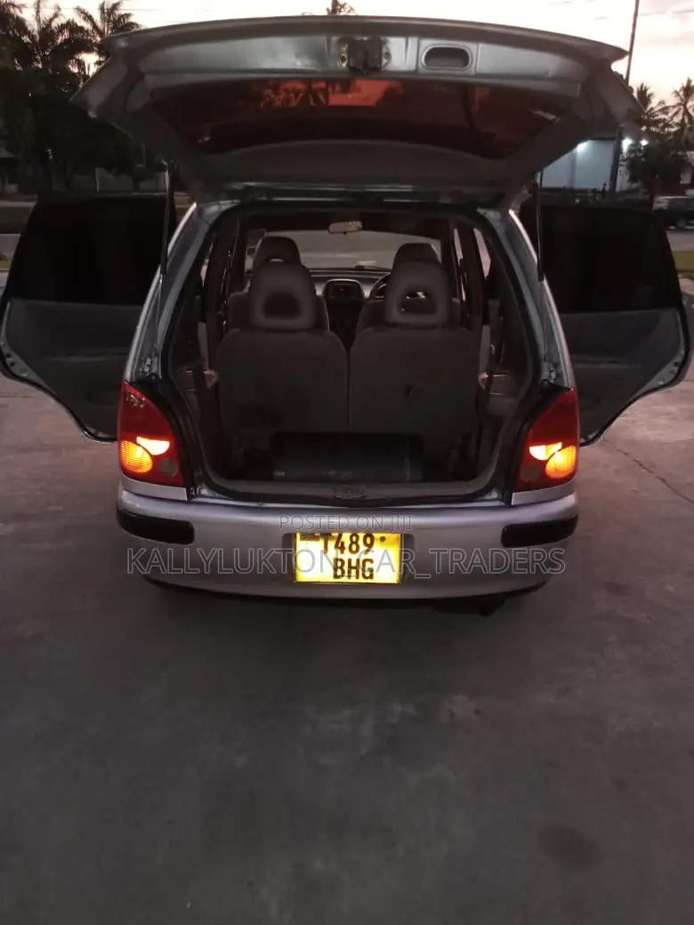 Toyota Corolla Spacio 2000 Silver