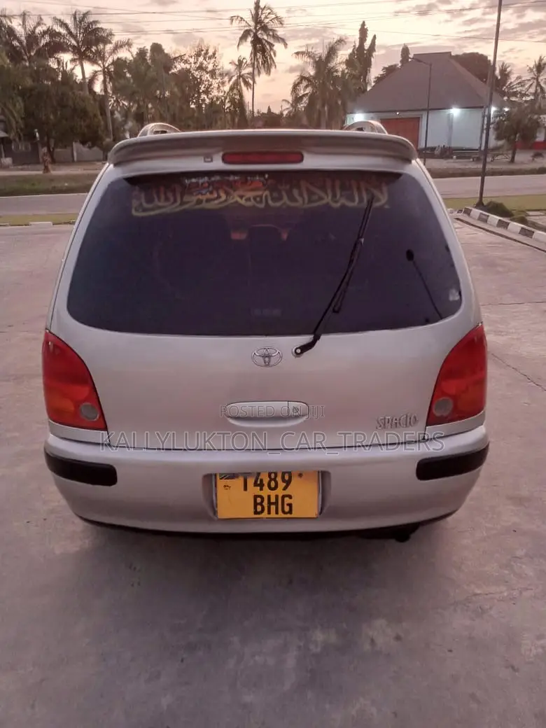 Toyota Corolla Spacio 2000 Silver