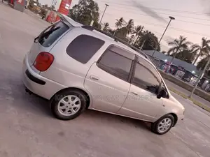 Toyota Corolla Spacio 2000 Silver