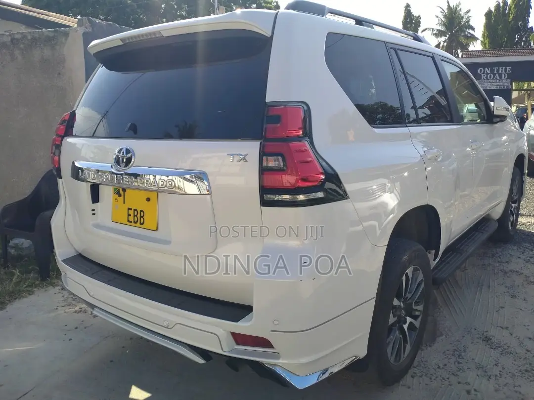 Toyota Land Cruiser Prado 2022 White